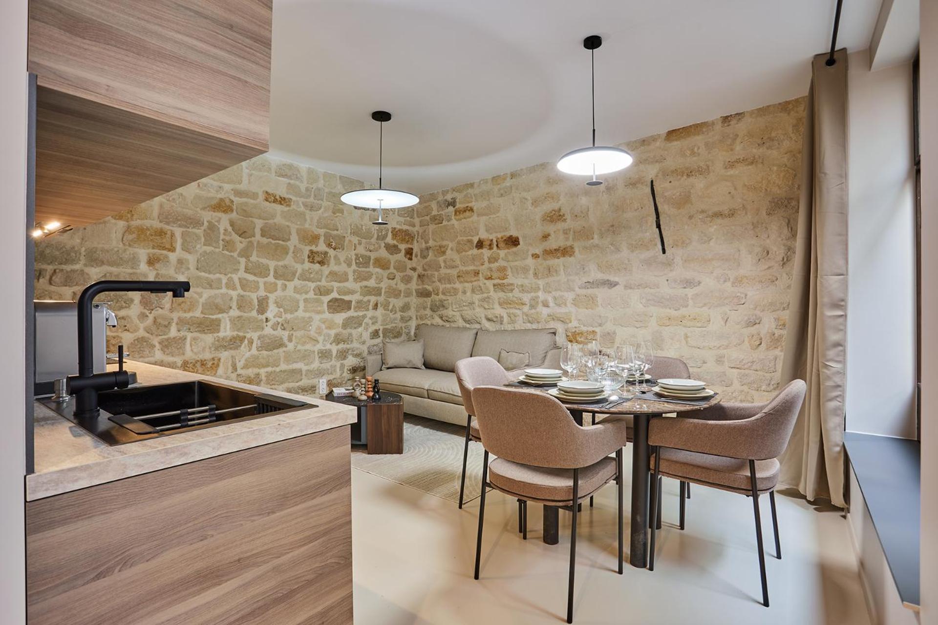 Center Of By Prestige * Parijs